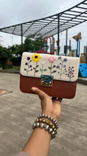 Load image into Gallery viewer, Gardenia flap
