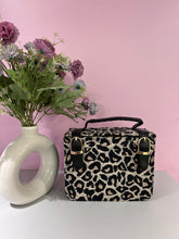 Load image into Gallery viewer, BOX SLING -ANIMAL PRINT
