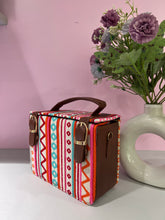 Load image into Gallery viewer, BOX SLING -traditional red
